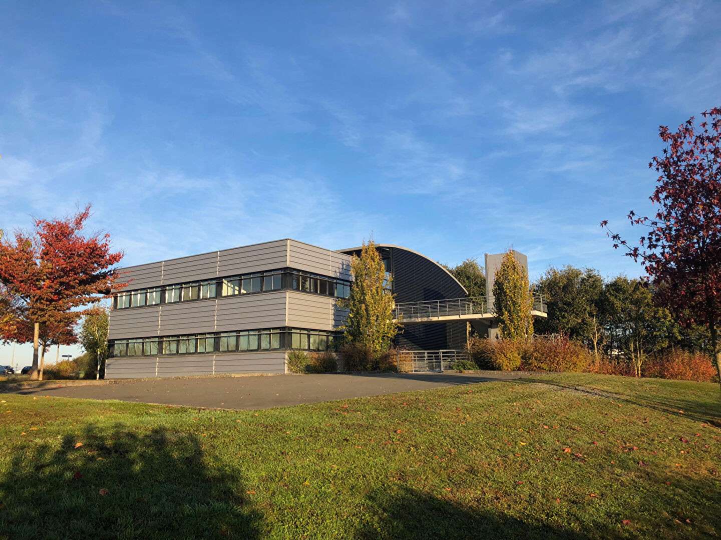 A louer bureaux 351m² divisibles agglo Laval 