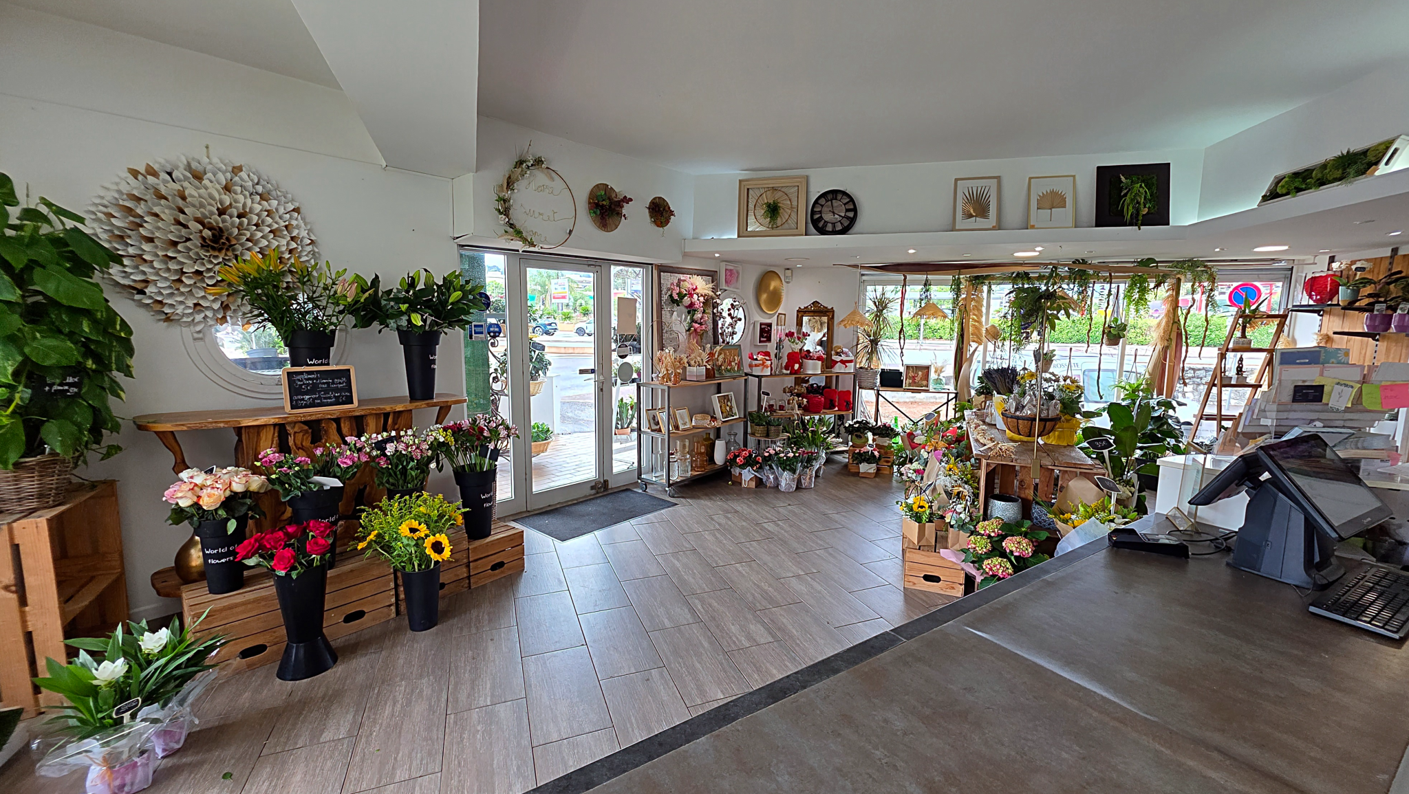 AV FDC fleurs 85m² empl N°1 à Villeneuve-Loubet