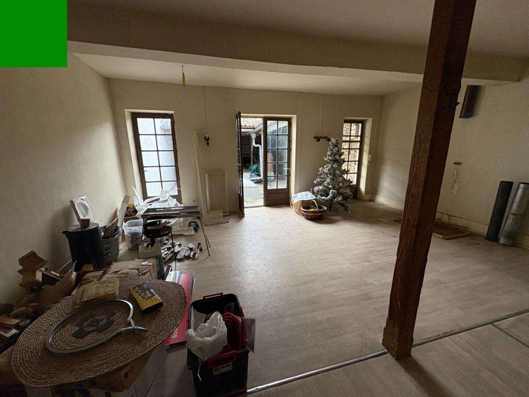 Immeuble mixte murs loués secteur Sauveterre