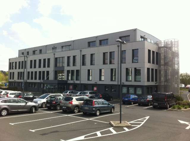 Loue bureaux 111m² + 6 places de parking Quimper