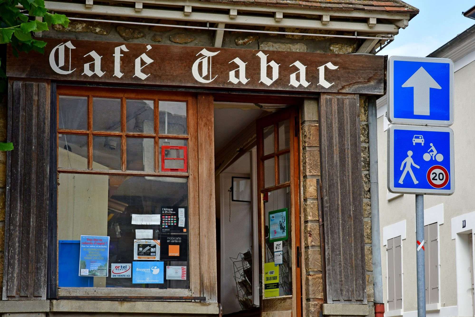Vente bar tabac jeux PMU fort potentiel en Ain