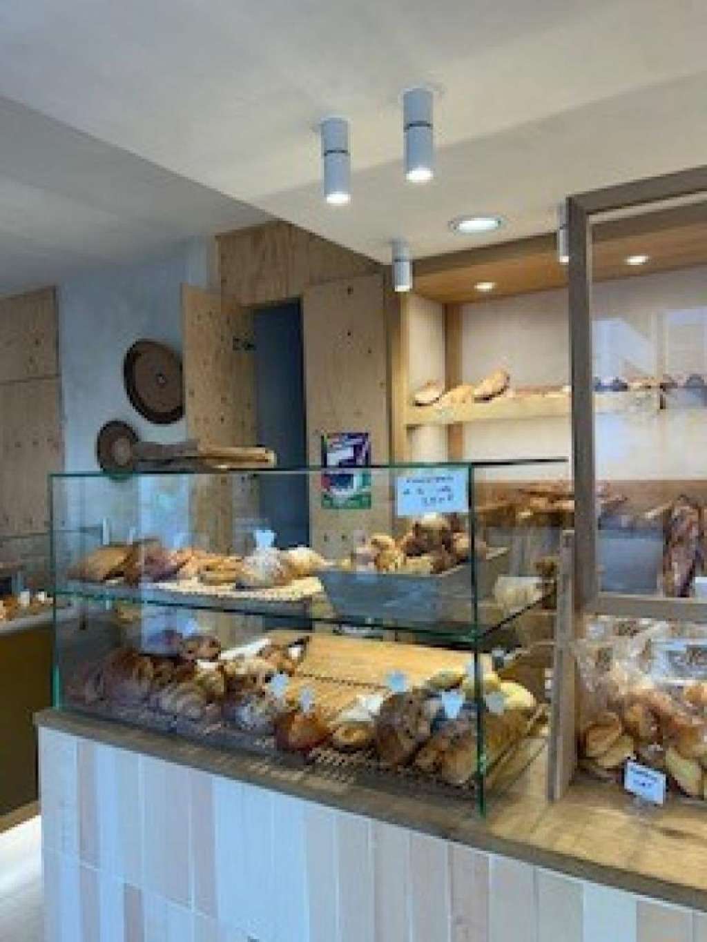 A vendre, boutique froide, boul./pat./confiserie