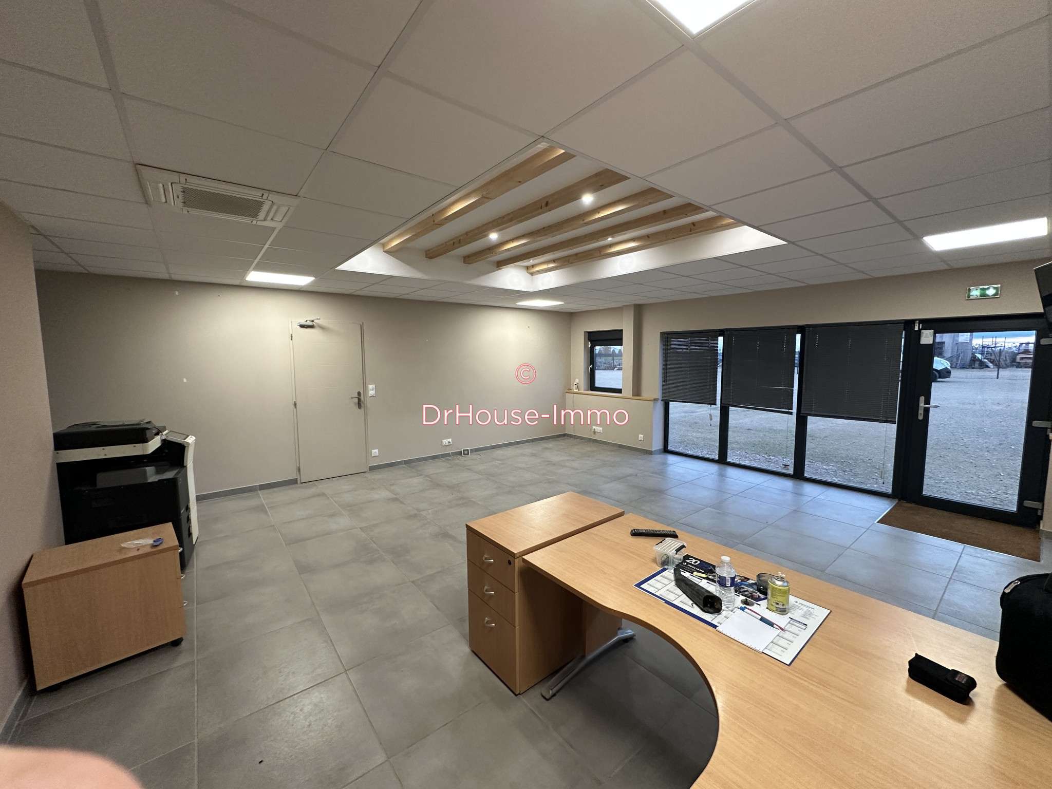 A louer hangar avec bureaux à Château-Landon