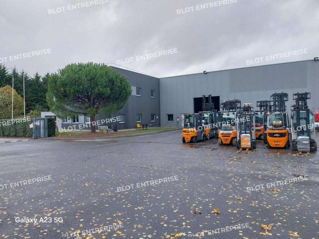 A louer locaux d'activités 1297m² Les Sorinières