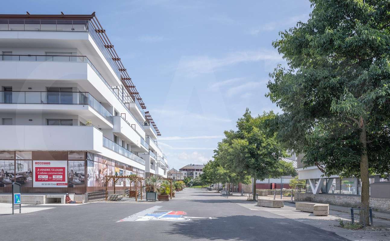 Vente cellule commerciale 93m² Saint Malo Rocabey 