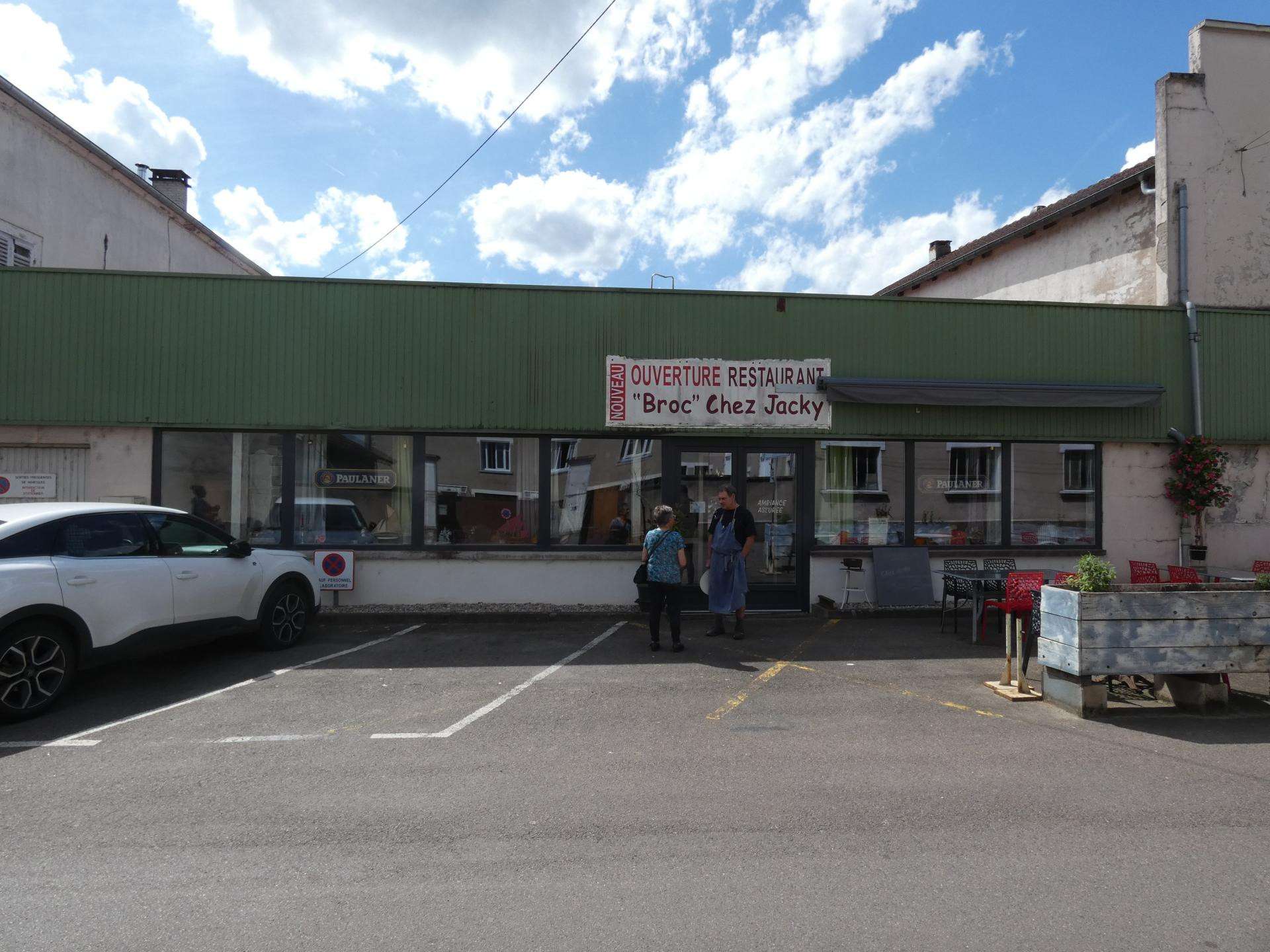 AV local commercial 2200m² centre-ville St-Loup