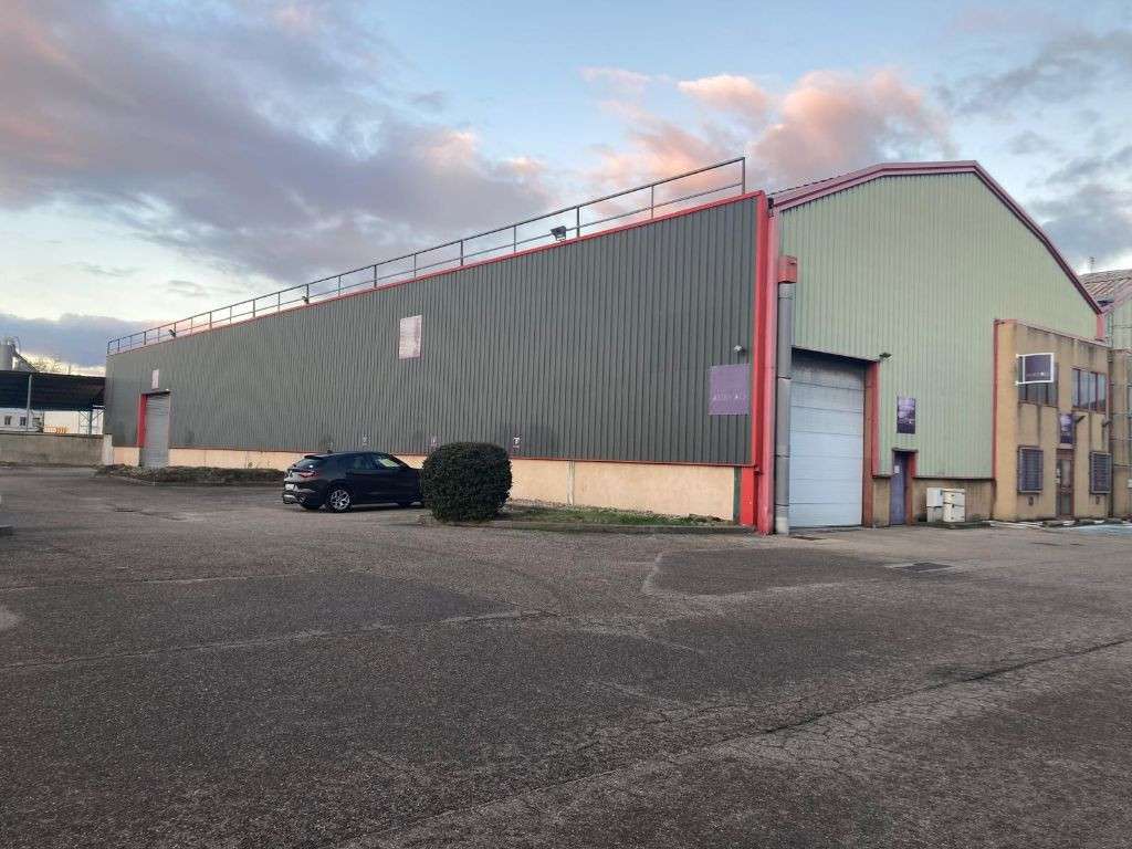 Loue local activité restauration entrepôt 1100m²