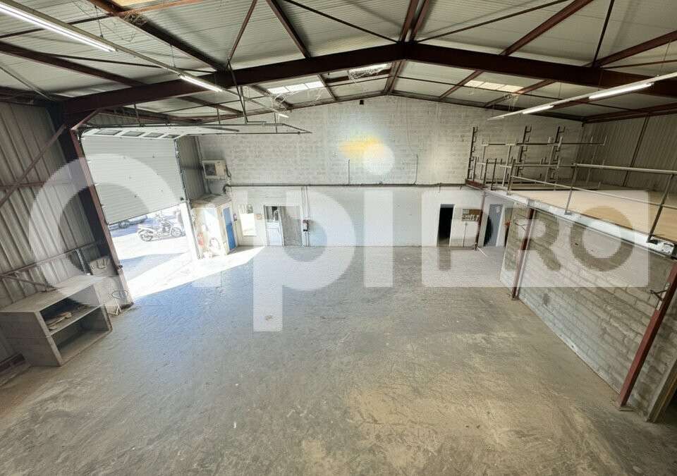 Local d'activité à louer sur 1500m² à Champlan 