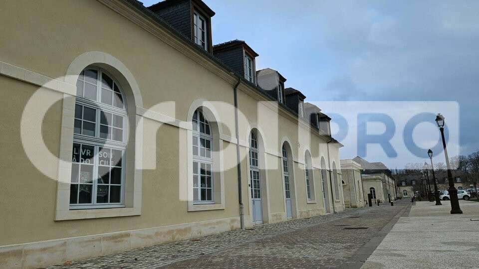 A louer local 344m² ancien état major Compiègne
