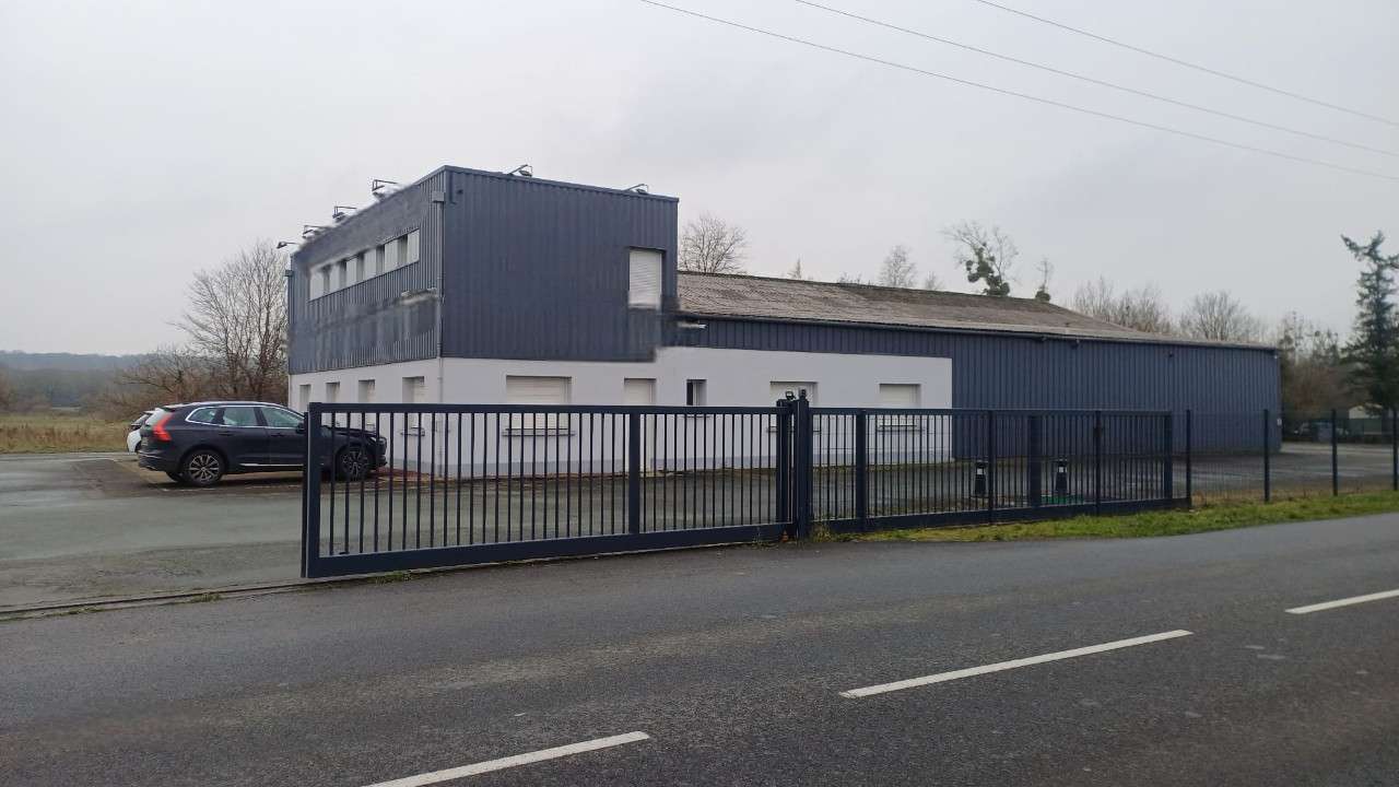 A vendre site d'activités + stockage Nord Mayenne