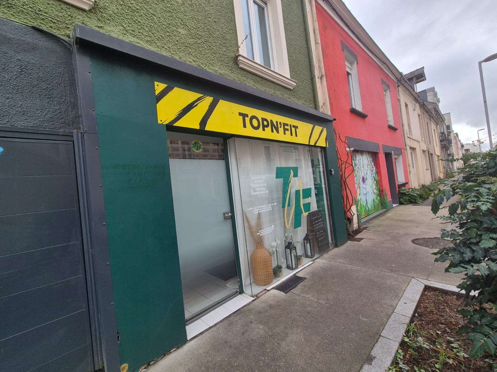 A louer local belle facade sec. commerçant Rezé