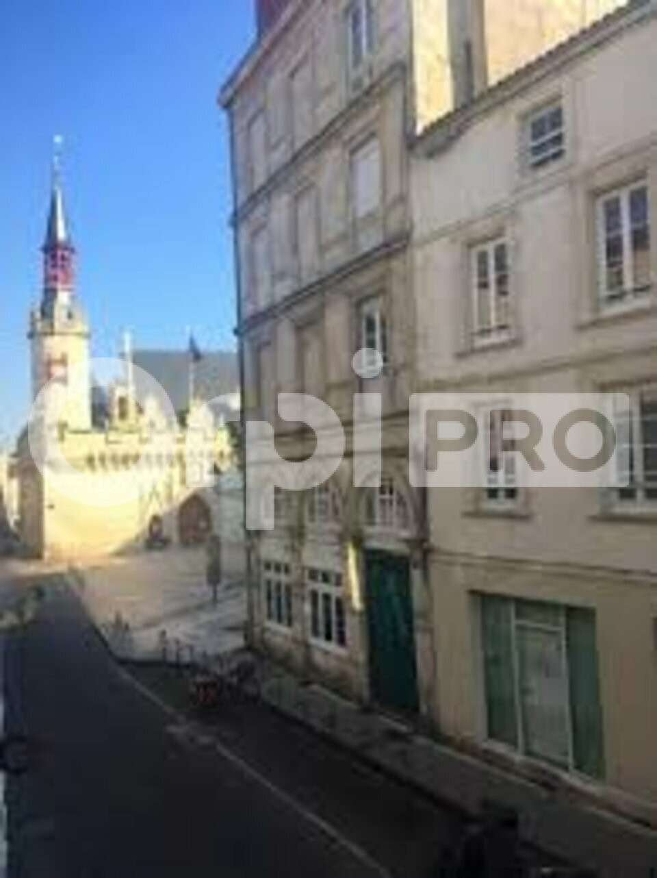 Cède commerce 130m² sous arcade centre La Rochelle