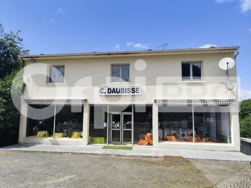 Beau local 840m² à vendre à Saint-Yrieix-la-Perche