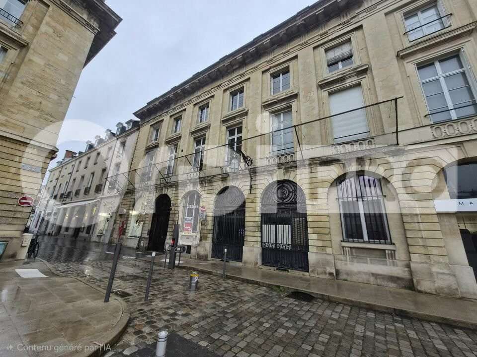 A louer local commercial 640m² Place Royale Reims