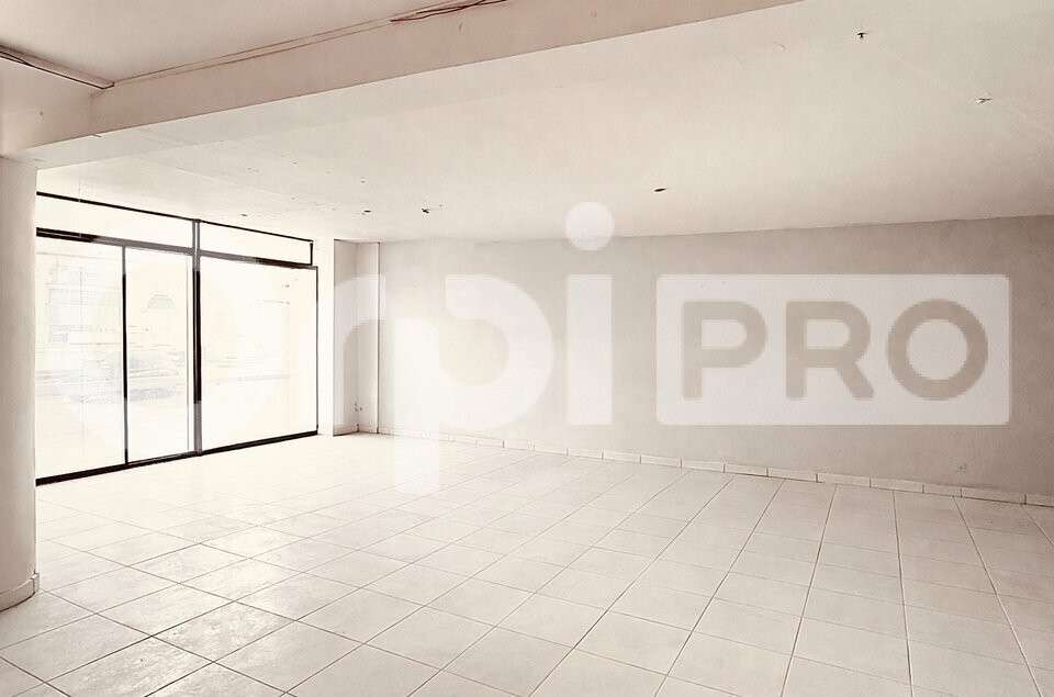 A louer local pro 170m² quartier très passant Dax