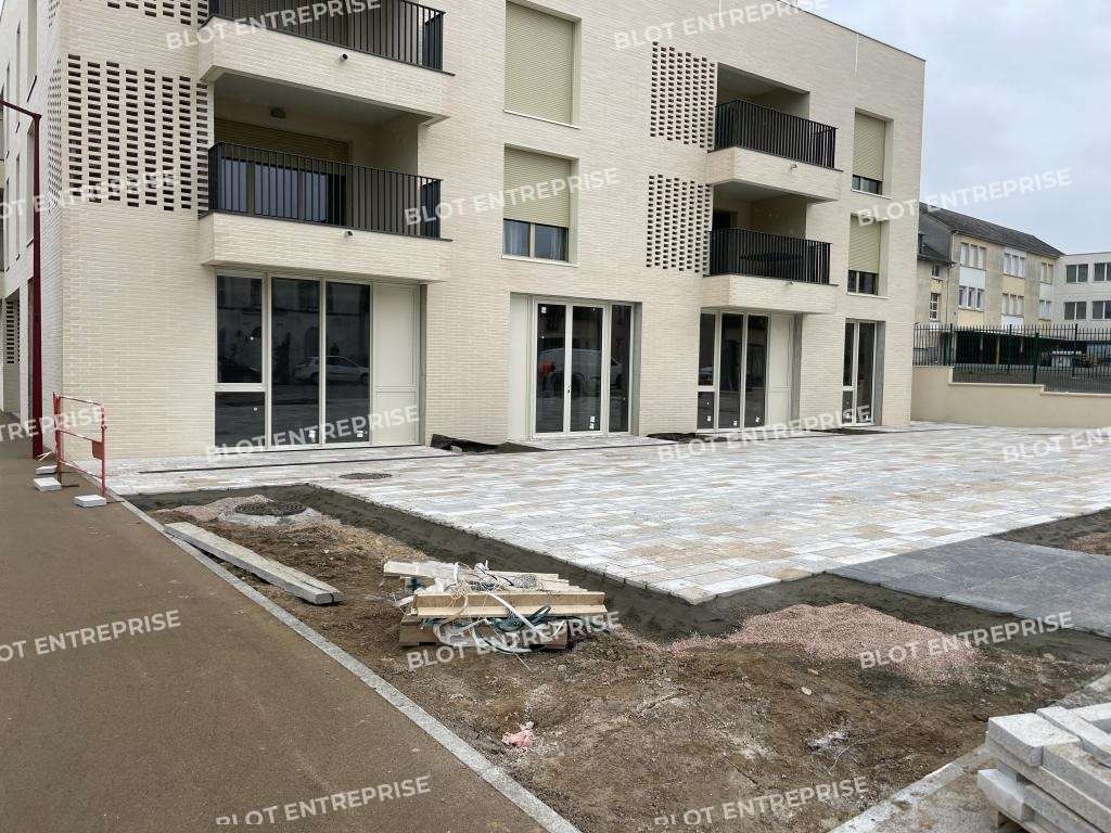 AV locaux commerciaux 113m² Montauban de Bretagne
