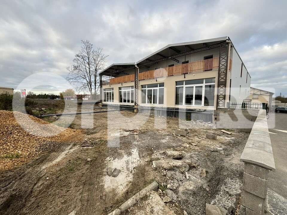 A louer local 307m² axe très passant à Clairoix
