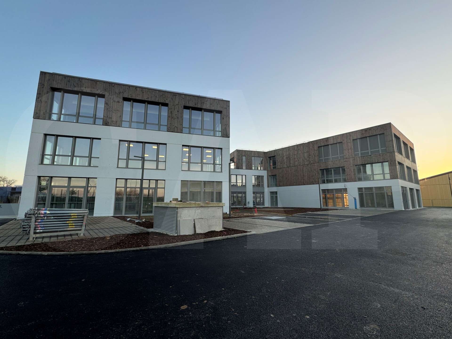 AV bureaux 283m² emplacement stratégique Pacé
