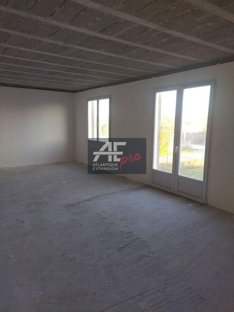 A louer bureau 40m² lumineux avec parking à Donges