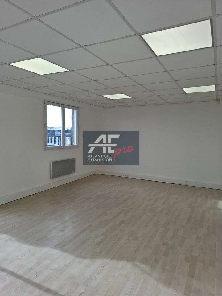 A louer bureau de 38m² lumineux en RDC à Donges