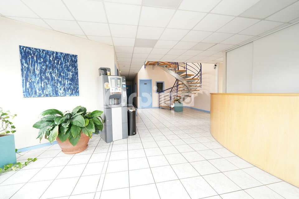 Bureaux à louer 156m² divisible à Corbas
