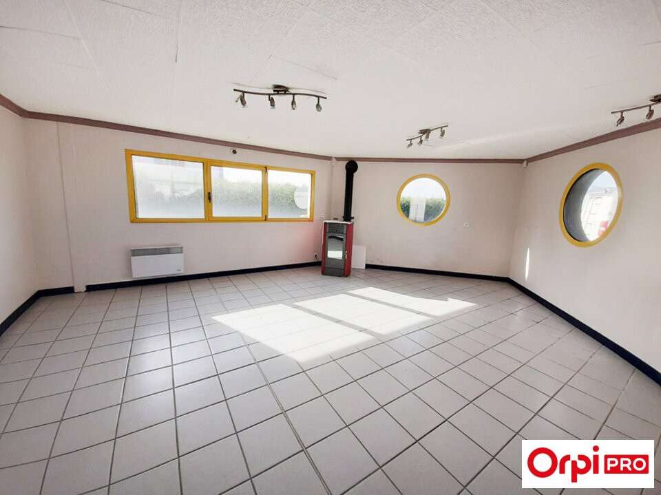 Bureaux 175m²  à louer ZA bordure RN12 à Pommeret