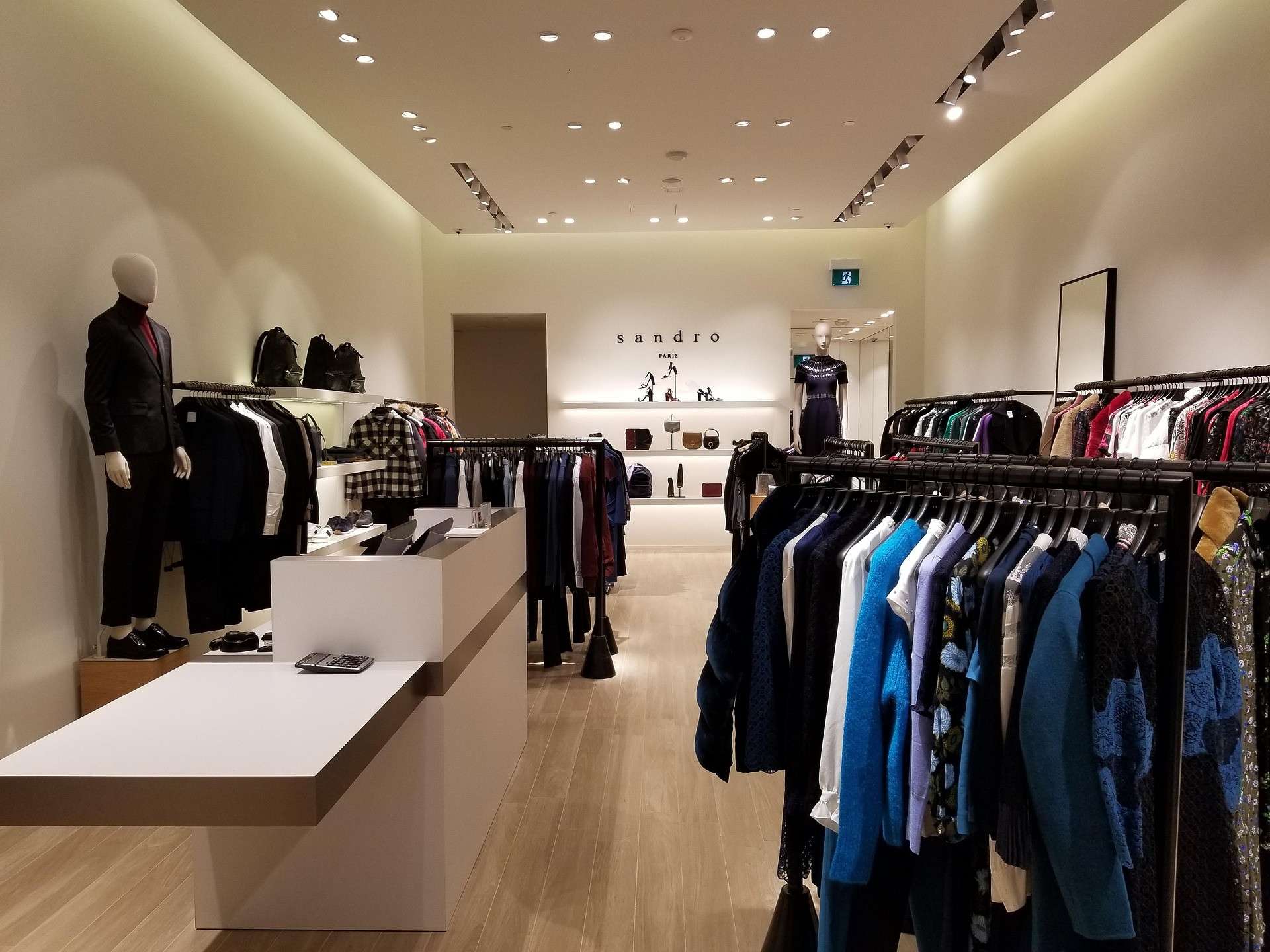 Boutique 66m² rue semi-piétonne La Rochelle