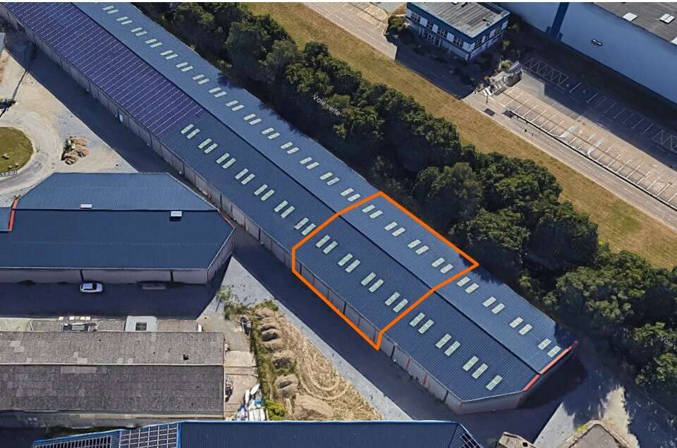 Local d'activité de 600m² à louer à Dinard