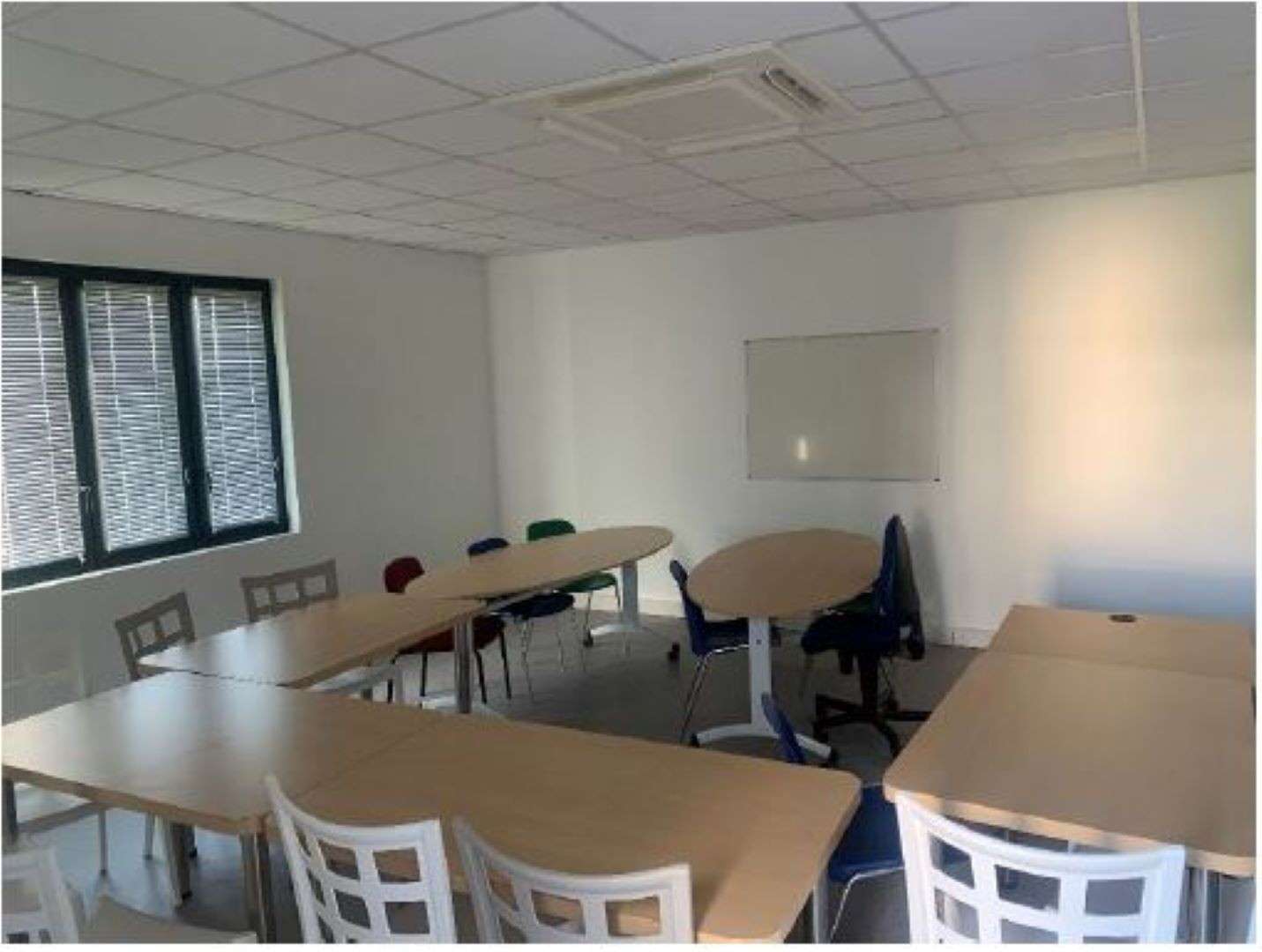 A vendre local commercial 790m² à Laval