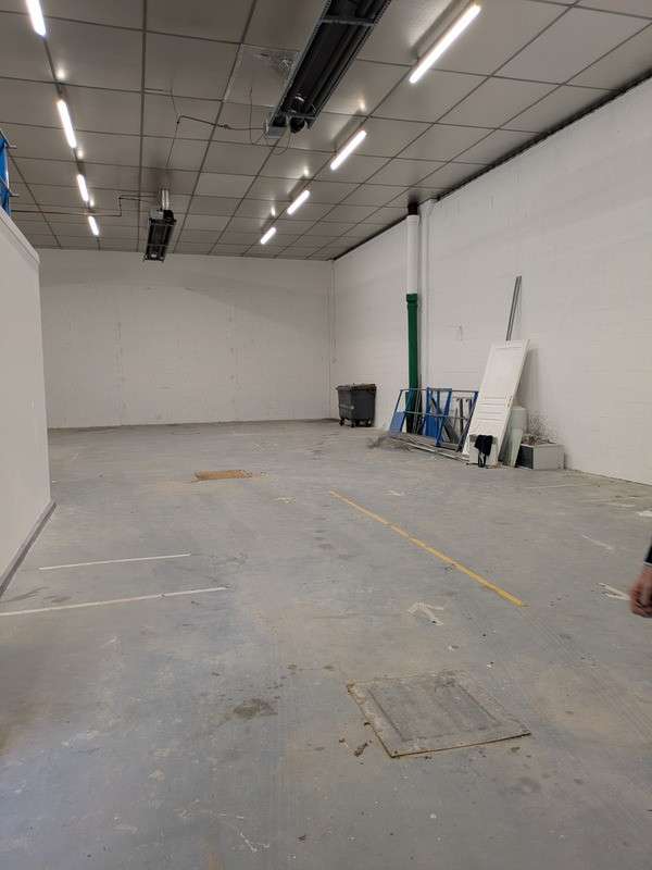 Loue local d'activité 242m² accès camion Chambéry