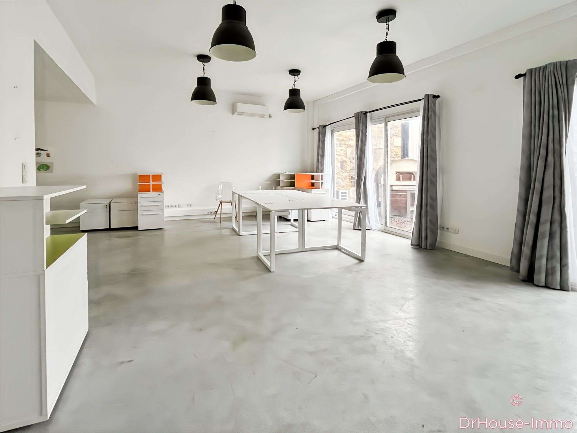 Vente bureaux 80m² stockage 110m² à Angoulème