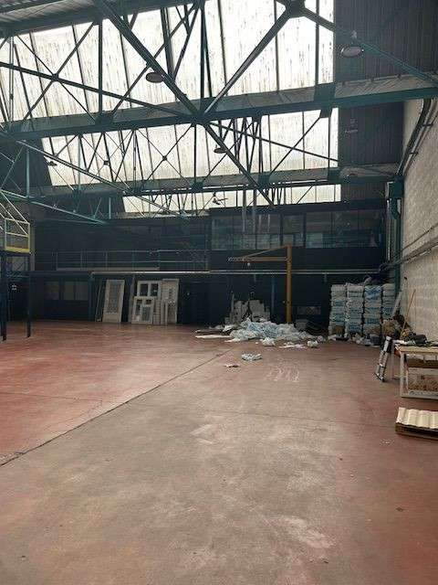 A louer entrepôt de 994m² en zi à Villeurbanne