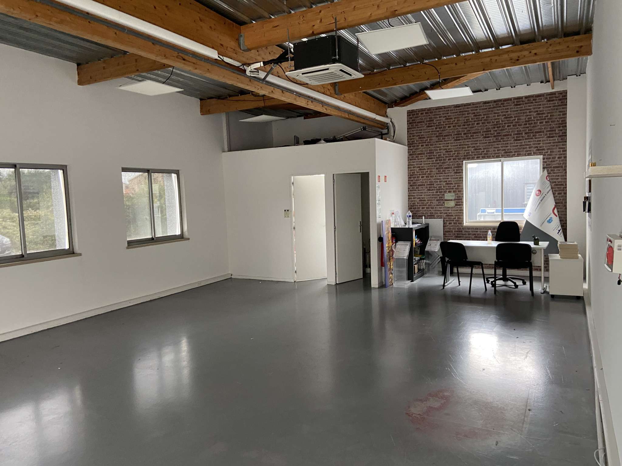 A louer local commercial 140m² à Chasseneuil