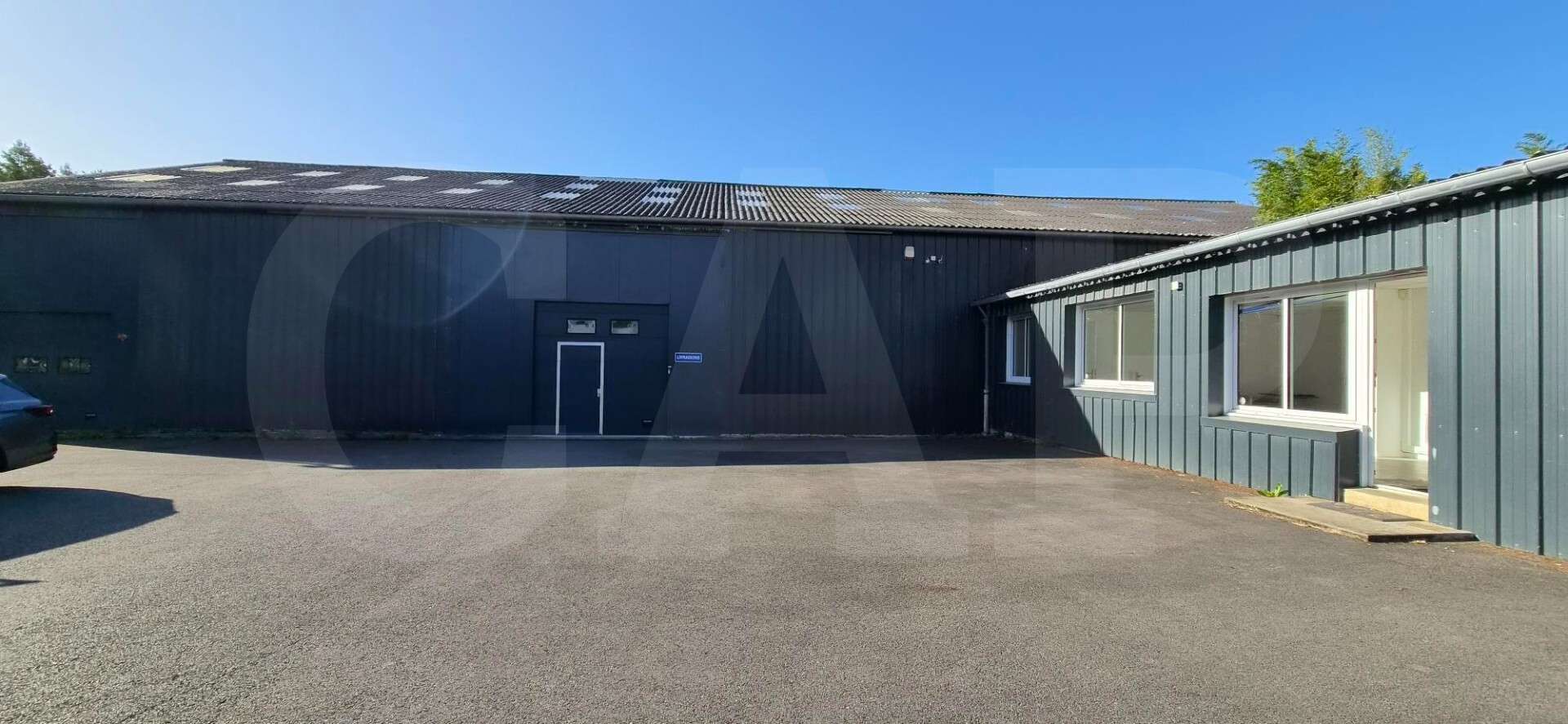 A louer bâtiment d'activité 630m² za Châteaubourg