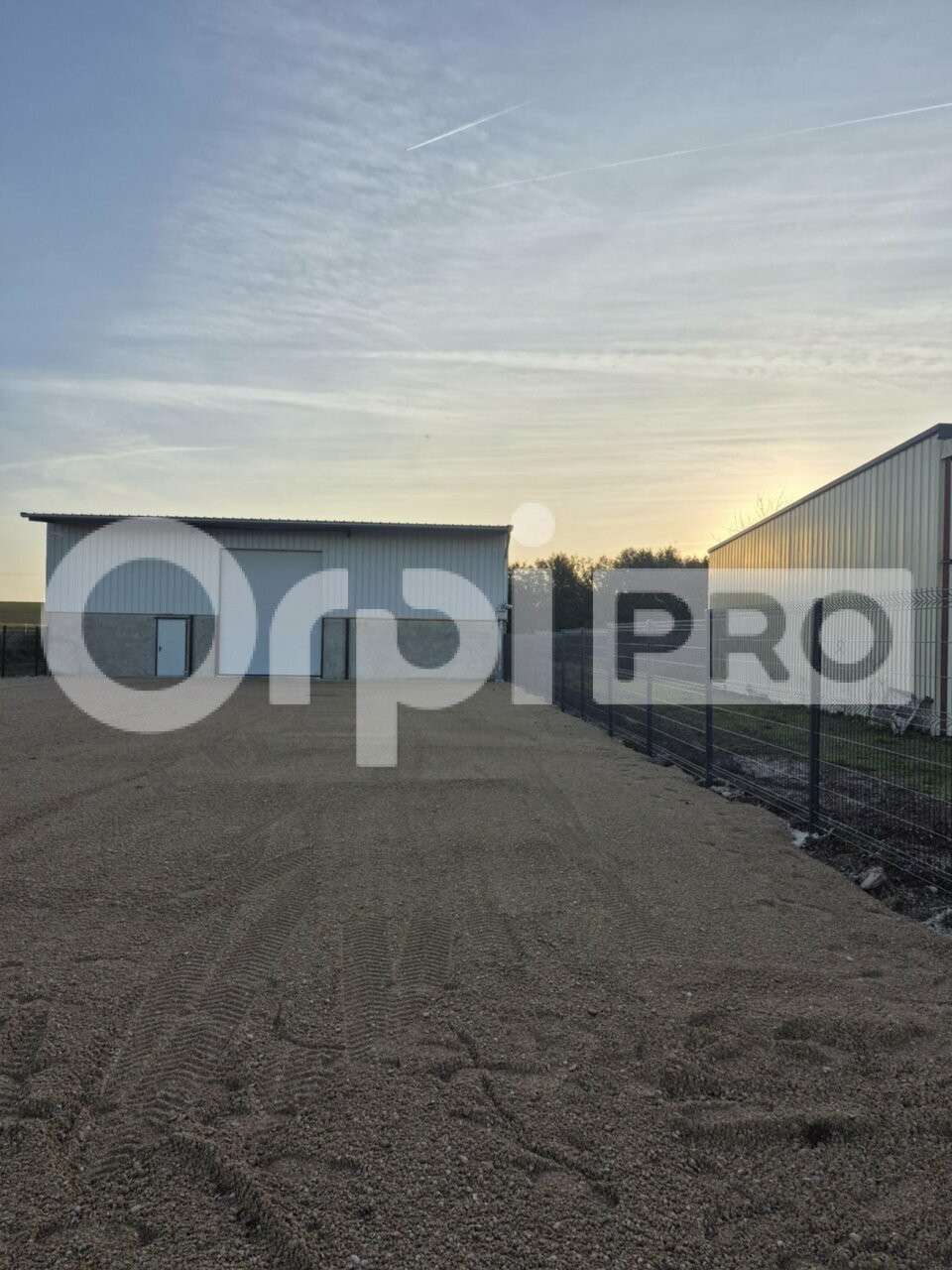 A louer entrepôt 261m² sur 900m² à Tours-sur-Marne