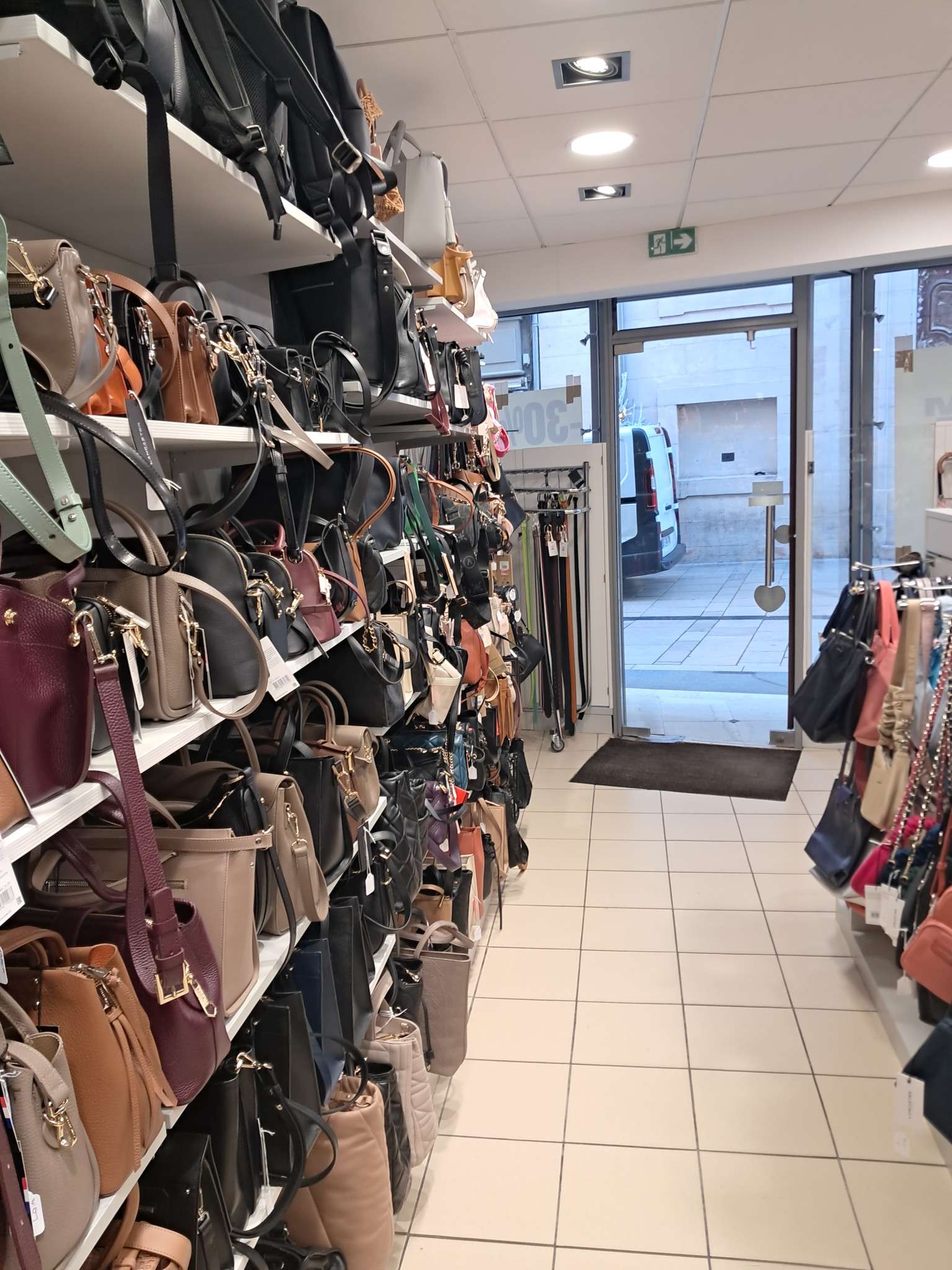 Vente FDC maroquinerie empl N°1 à Macon centre