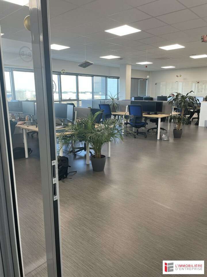 A louer bureaux 330m² R+1 à Guipavas