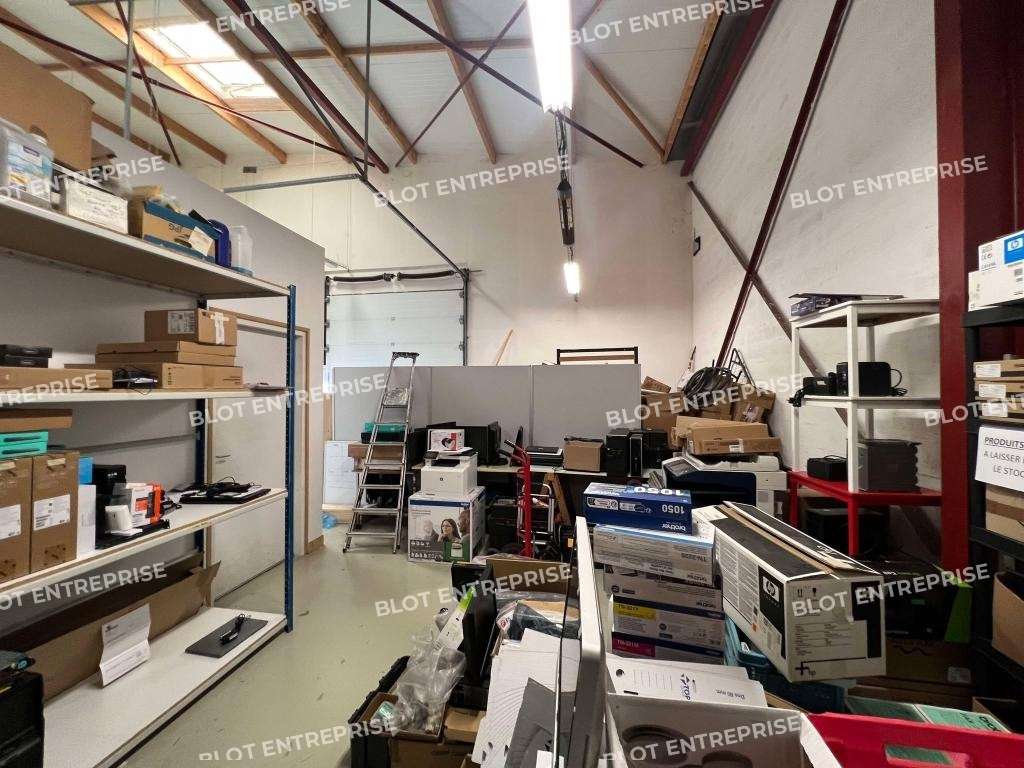 A vendre local d'activités de 460m² à la Mézière