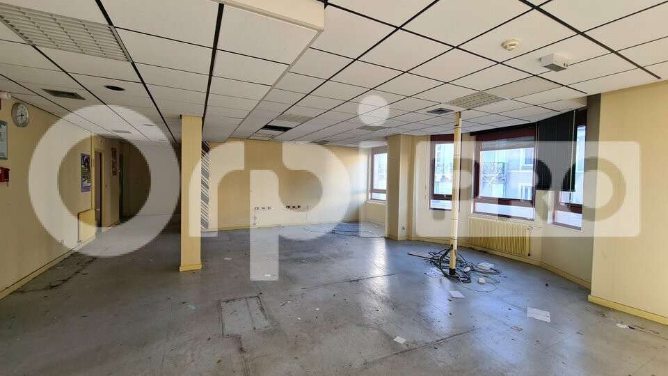 Bureau 350m² à louer à Montluçon centre