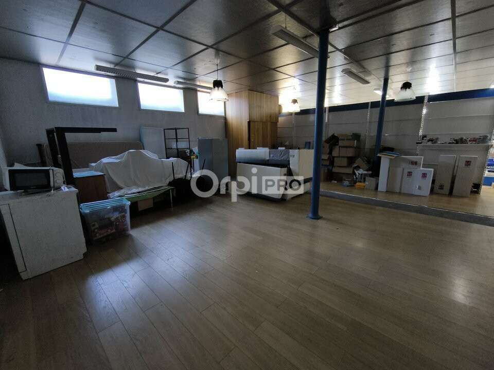 AV local commercial 237m² axe principal de Brive
