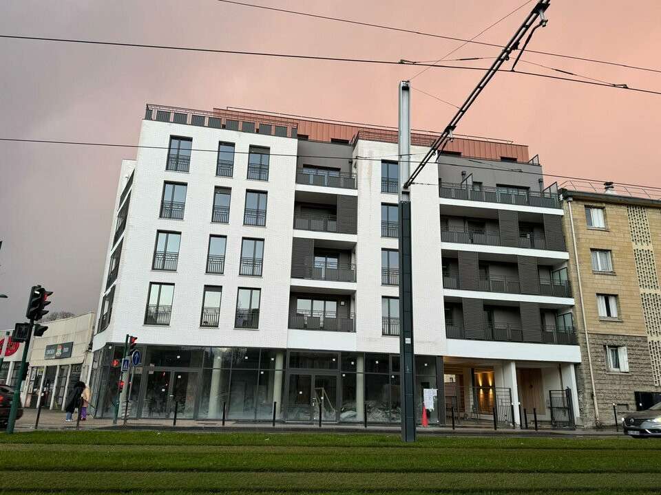 Boutique de 188m² à louer à Epinay-sur-Seine