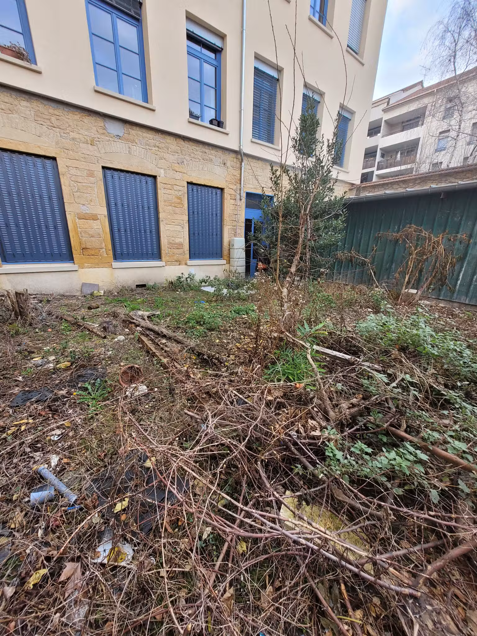 Loue local 250m² avec jardin privatif à Lyon 69004