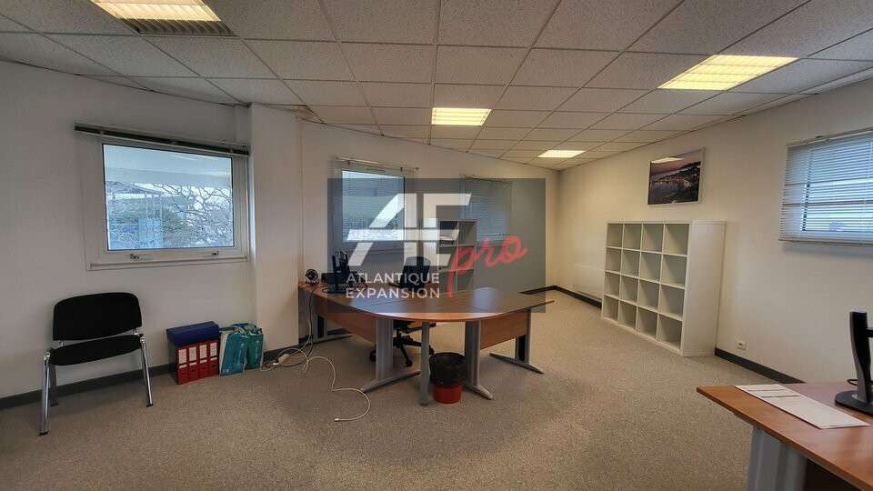 Bureaux rénovés 233m² à vendre à Saint-Nazaire