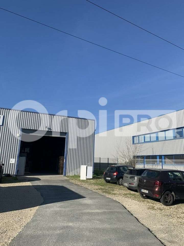 Local d'activité 800m² à louer à Carbon-Blanc