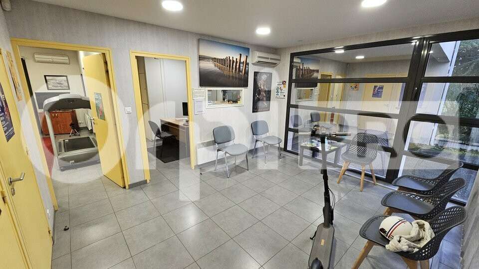 Local professionnel 77m² RDC à louer à Pessac