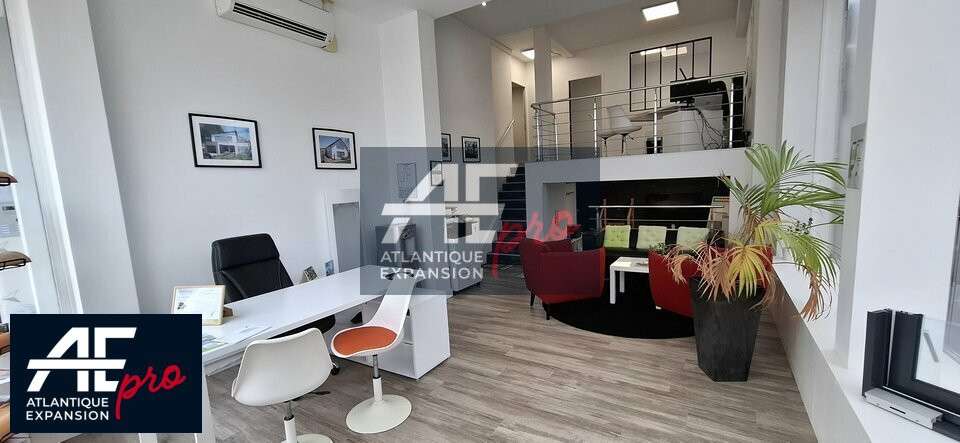 Bureaux avec vitrine d'angle à louer à St Nazaire