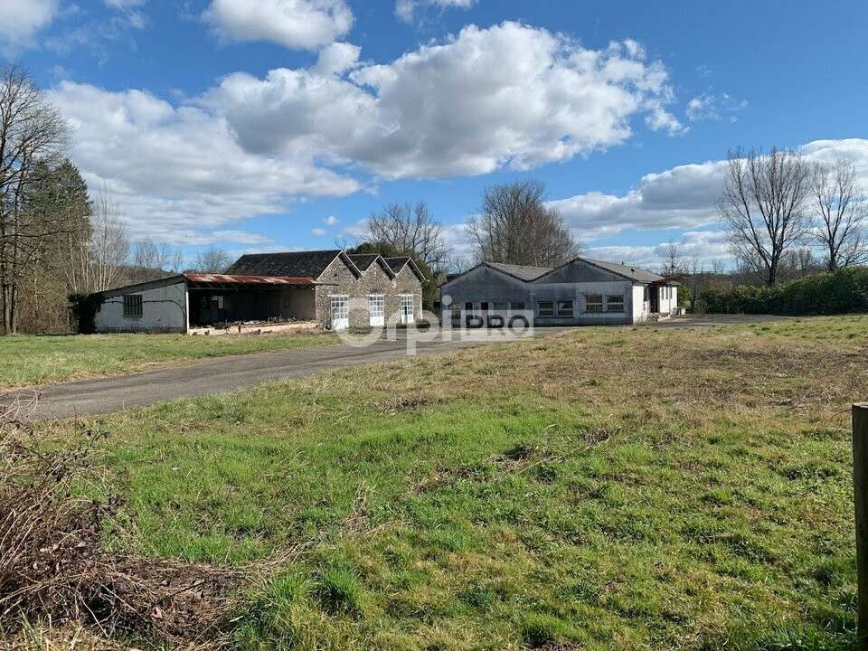 Vente ensemble immobilier 600m² à Allassac