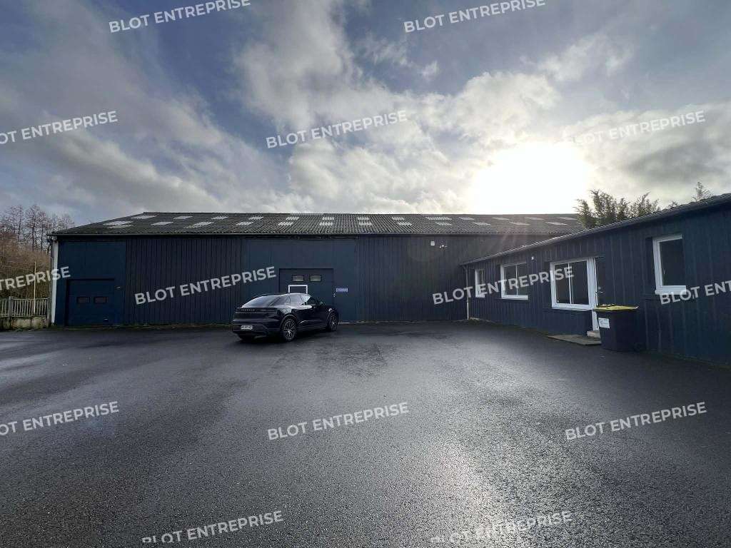 A louer local d'activités 630m² à Châteaubourg