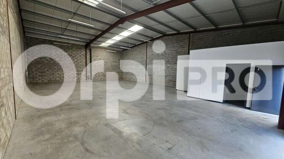 Entrepôt 210m² à louer à Saint-Jean-d'Illac