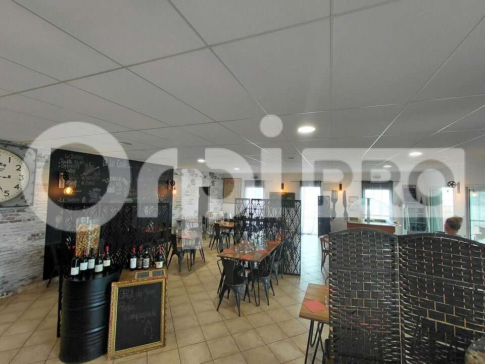 AV immeuble commercial 300m² à Saint-Hilaire